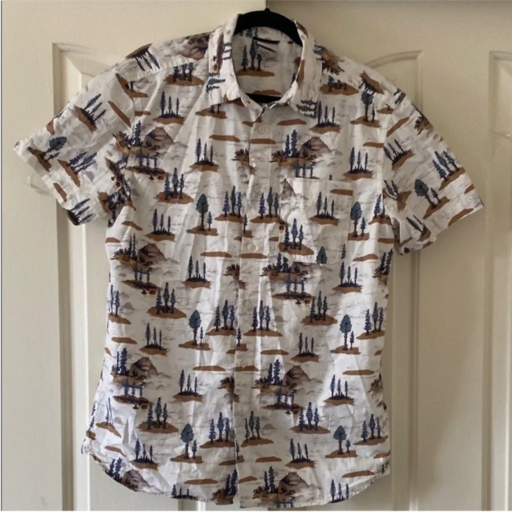 THE NORTH FACE Short-Sleeve Button-Up Shirt in White with Blue & Brown Print